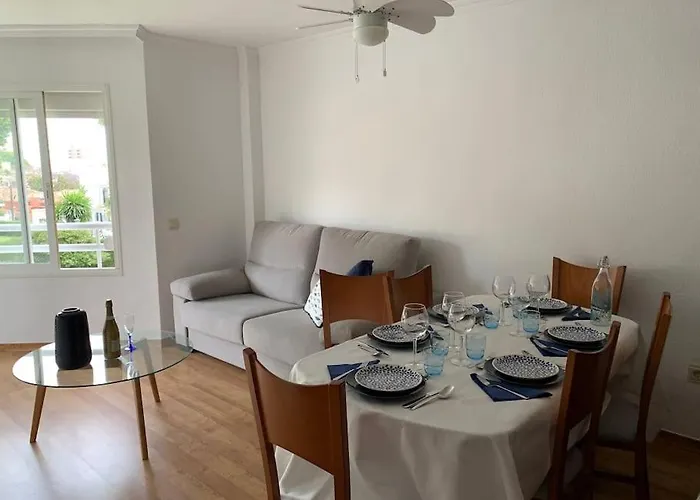 5 Personas + Parking + Piscina Todo El Año