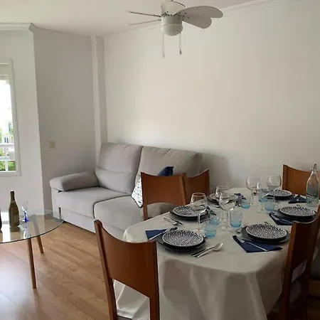 5 Personas + Parking + Piscina Todo El Ano