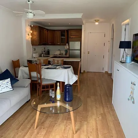 5 Personas + Parking + Piscina Todo El Ano شقة