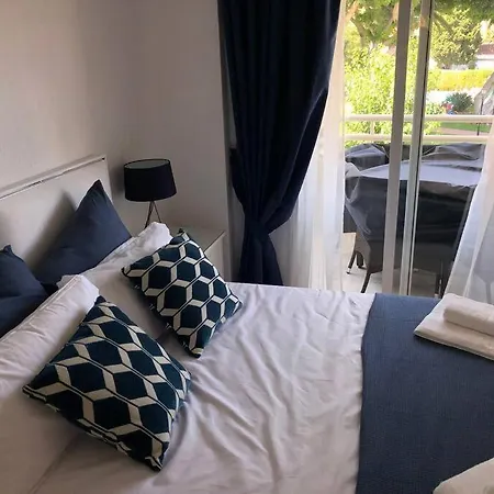 5 Personas + Parking + Piscina Todo El Ano *