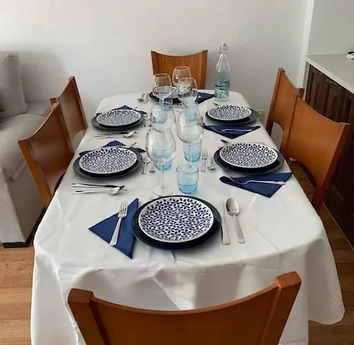 5 Personas + Parking + Piscina Todo El Ano